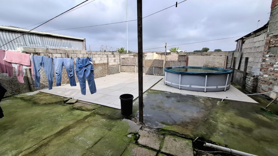 2 Bedroom Property for Sale in Lentegeur Western Cape